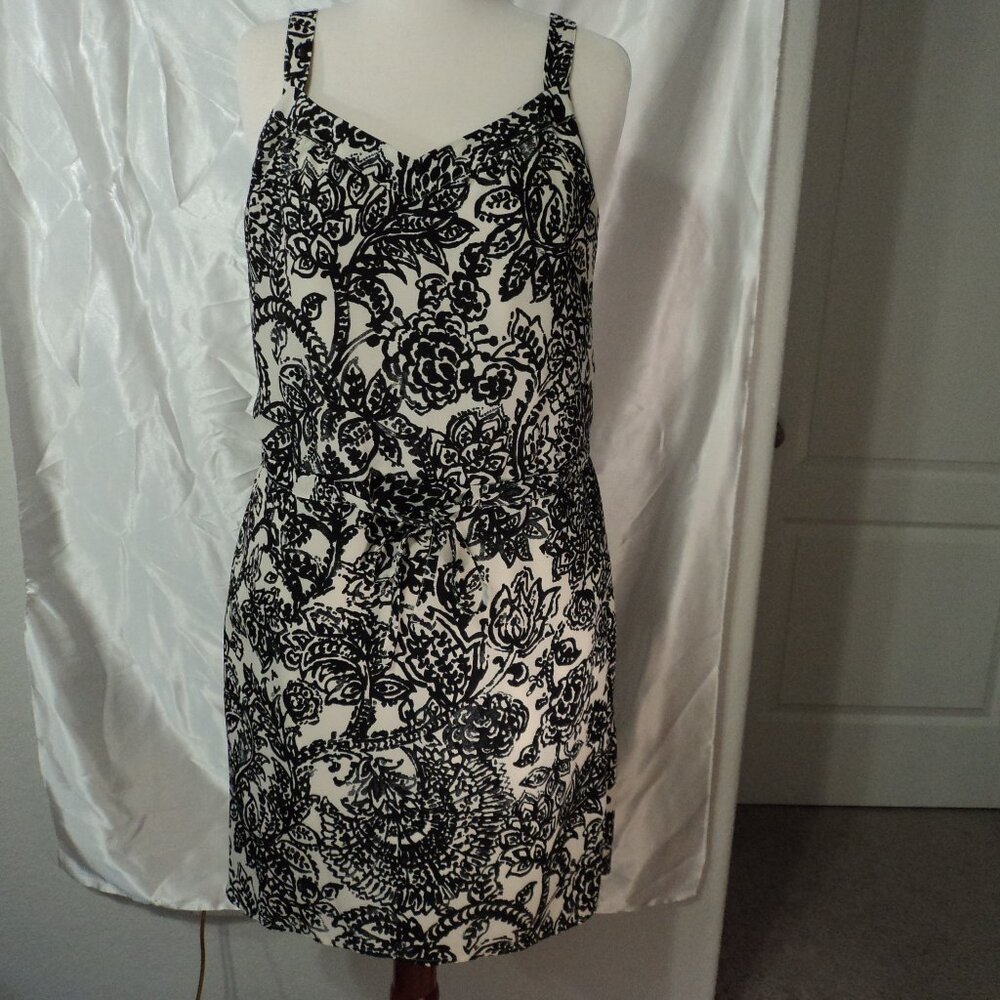 Women's Sleeveless White With Black Flower Patterned Dress